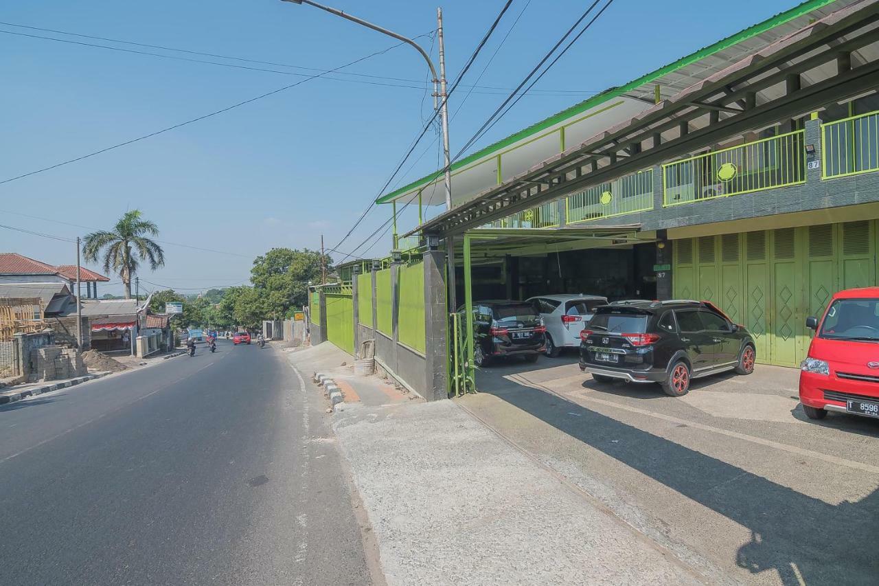 Reddoorz Syariah Near Museum Wisma Karya Subang Exterior foto